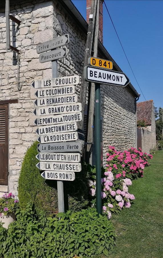 Chez Sophie Et Thibault Hotell Sceaux-du-Gatinais Exteriör bild